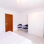 Lora -